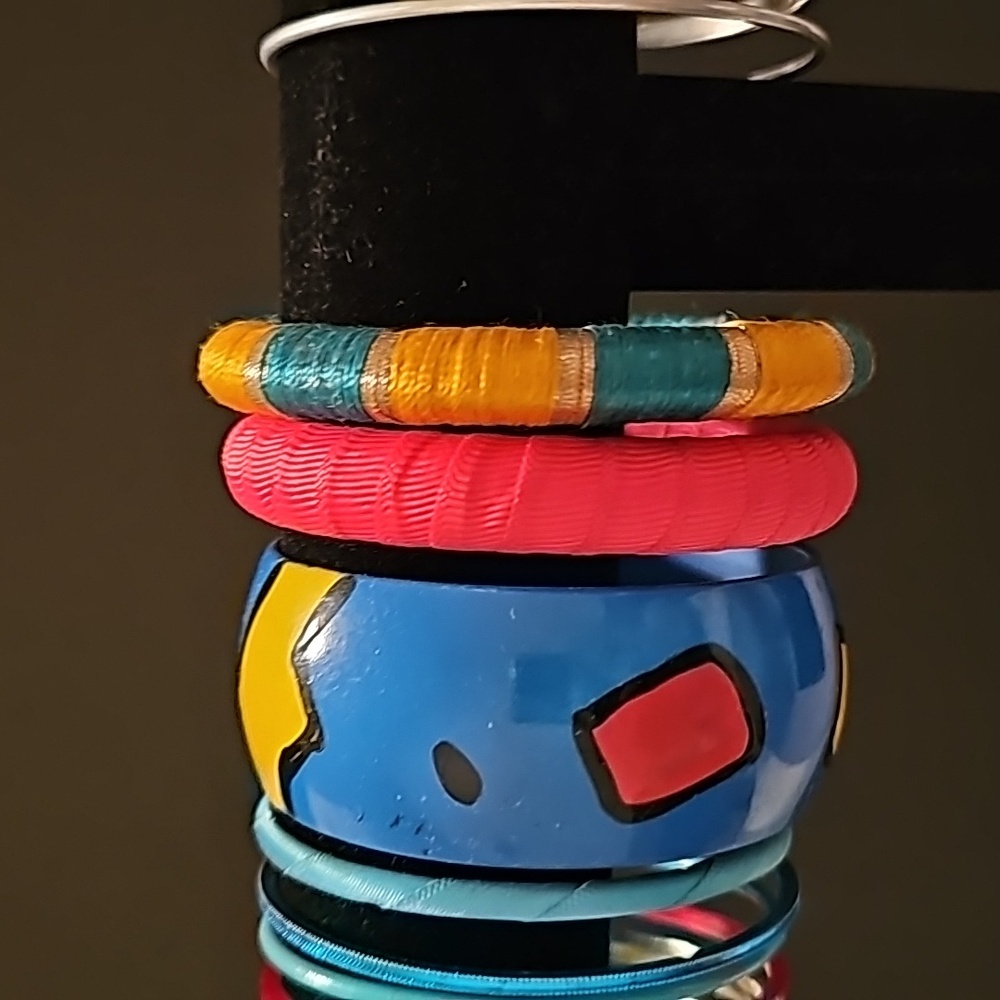 Lot of 21 Assorted Bangles - 7.5" inner circumference - Picture 3 of 5
